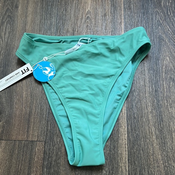 Cupshe Bikini Bottoms - Picture 1 of 3